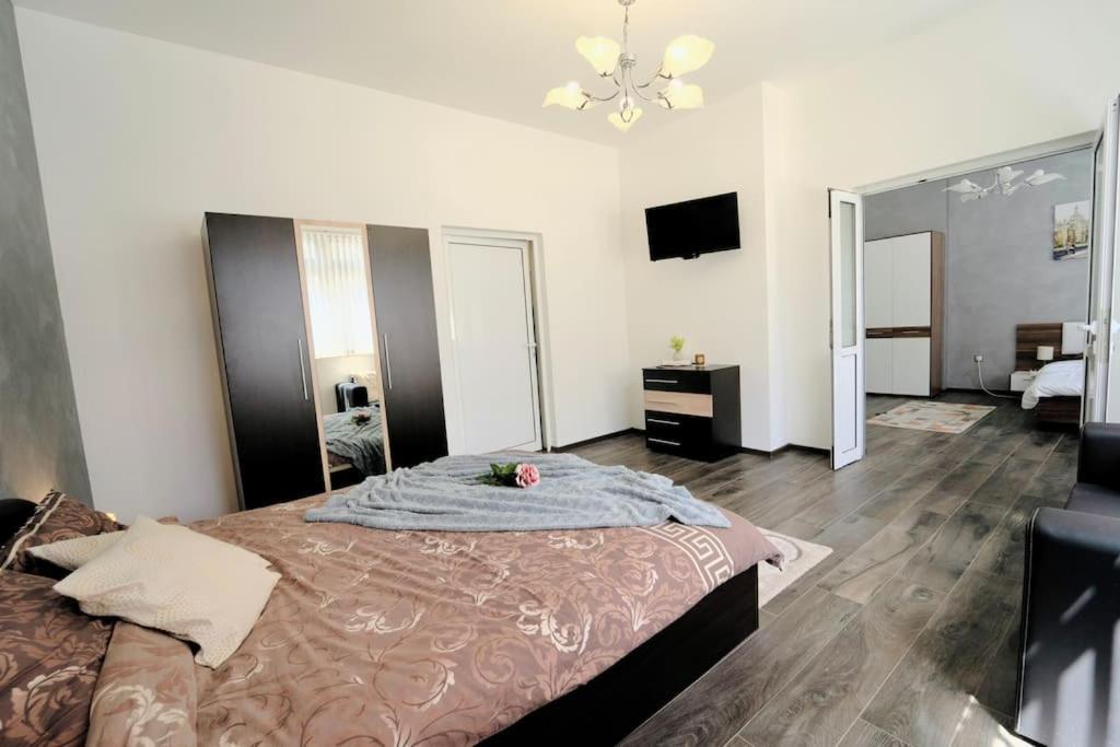 Cozy 2-Bedroom Flat In The Very Center Of Sofia Exterior photo