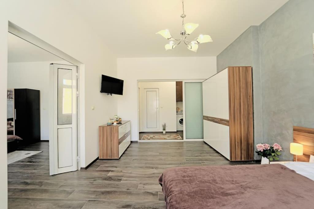 Cozy 2-Bedroom Flat In The Very Center Of Sofia Exterior photo