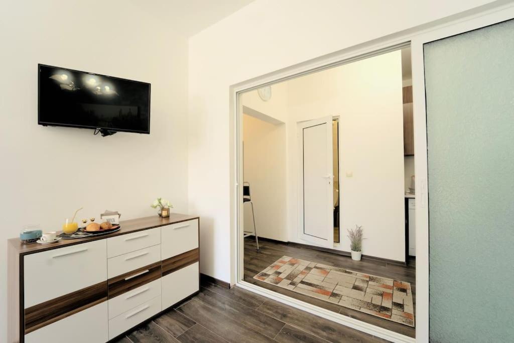 Cozy 2-Bedroom Flat In The Very Center Of Sofia Exterior photo